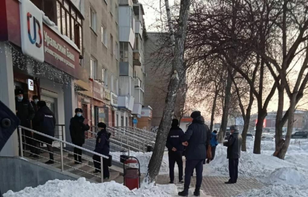 Двое неизвестных ограбили банк в Екатеринбурге