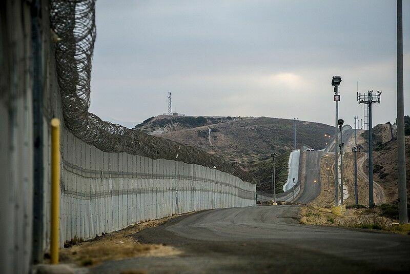 Трамп профинансирует стену на границе с Мексикой из средств на сдерживание России