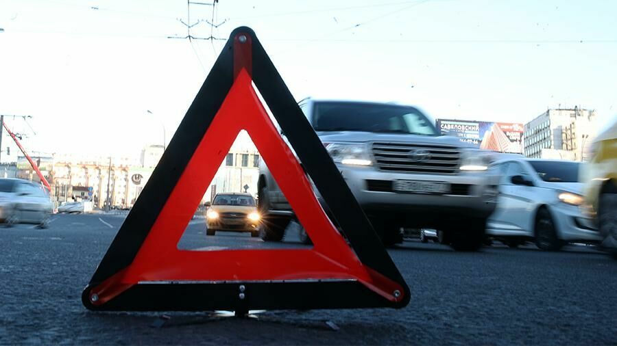 ДТП трех авто в Москве заставило перекрыть четыре полосы Кутузовского проспекта