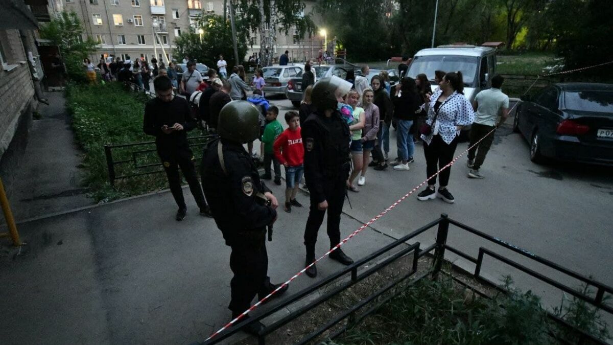 Раненную во время стрельбы в Екатеринбурге девочку перевели в реанимацию