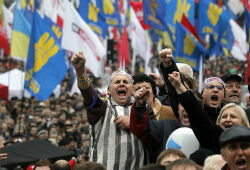 Против митингующих в Киеве применили слезоточивый газ