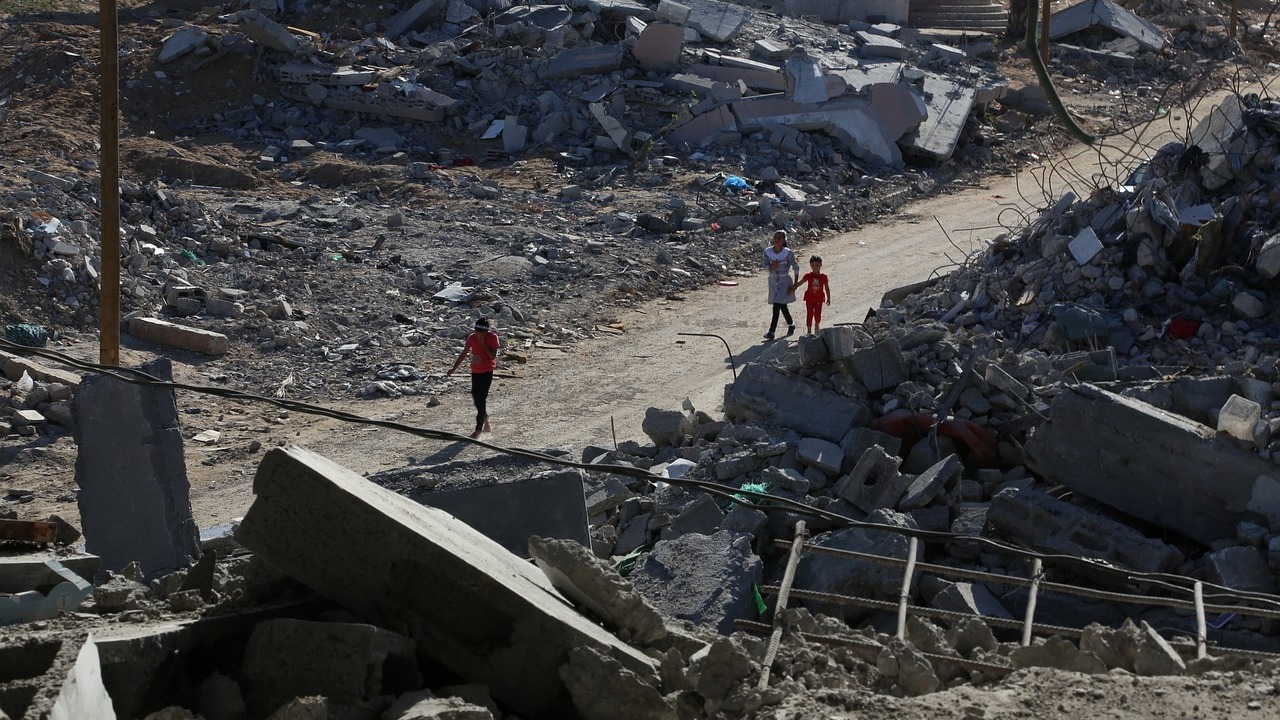 Израиль атаковал сектор Газа в ответ на ракетный обстрел