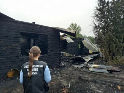 Пять человек погибли при пожаре в частном доме в Архангельской области