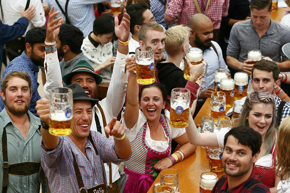 В Германии открылся фестиваль пива "Октоберфест"