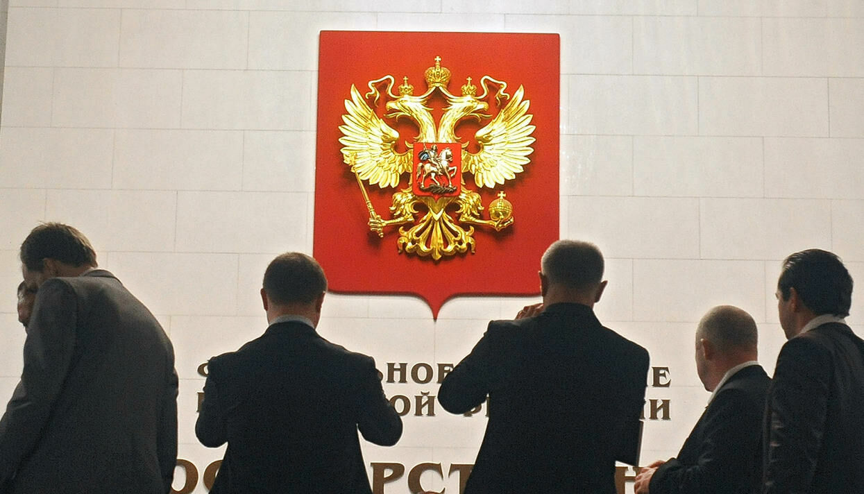 За полгода упали рейтинги 30 российских губернаторов