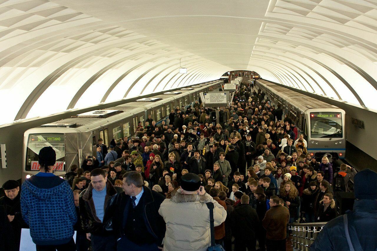 Москва резиновая: каждый год население столицы растет на 300 тыс.человек. Зачем?