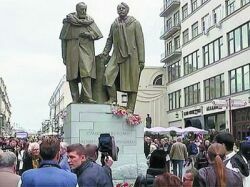 В Москве появился памятник Станиславскому и Немировичу-Данченко