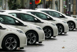 Владельцы электромобилей смогут парковаться в центре Москвы бесплатно