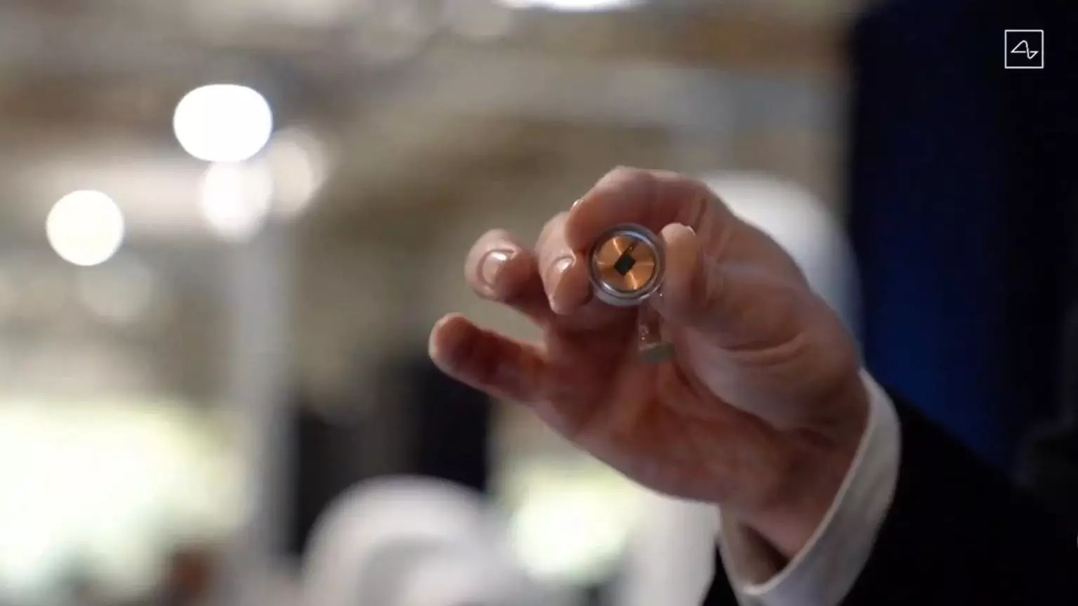 Специалисты компании Илона Маска вживили в мозг человеку компьютерный чип Neuralink