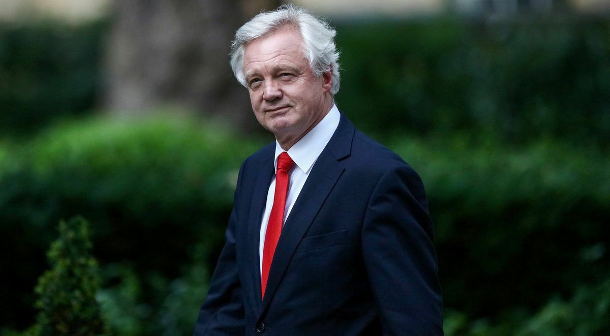 Министр по выходу Британии из ЕС подал в отставку
