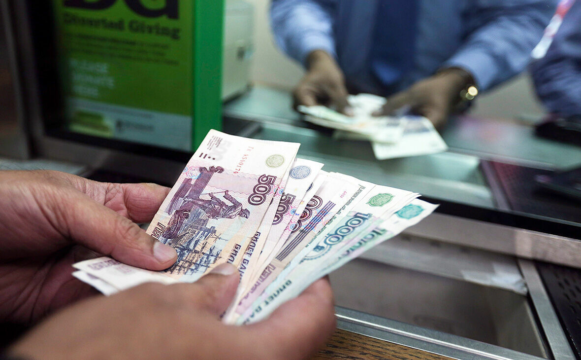 В марте россияне забрали из банков 315 млрд рублей