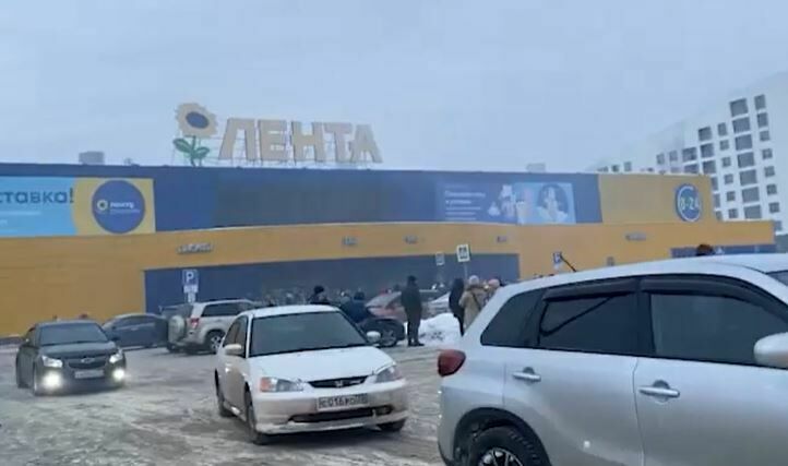 Второй за неделю гипермаркет "Лента" загорелся в Томске