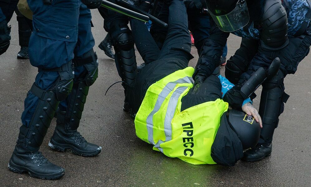 В полиции Петербурга назвали законными задержания журналистов на протестных акциях