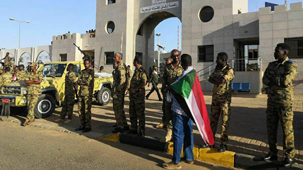 Переворот в Судане: власть переходит к армии