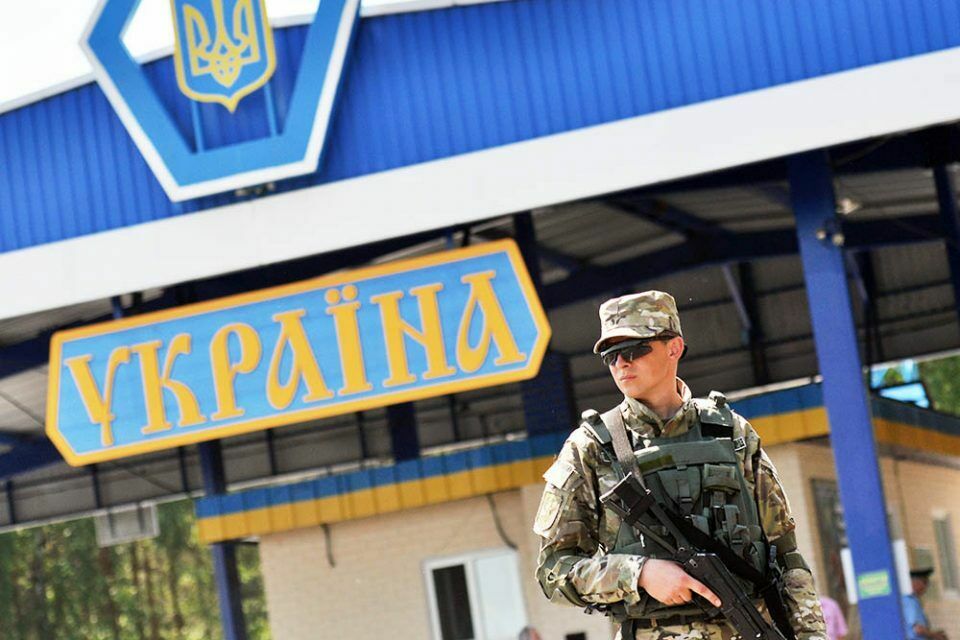 Гражданам Украины запретили въезд в Россию по внутреннему паспорту