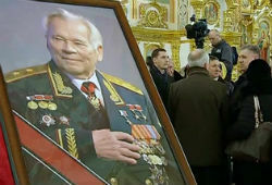 В Ижевске завершается прощание с Калашниковым - похоронят его в Москве