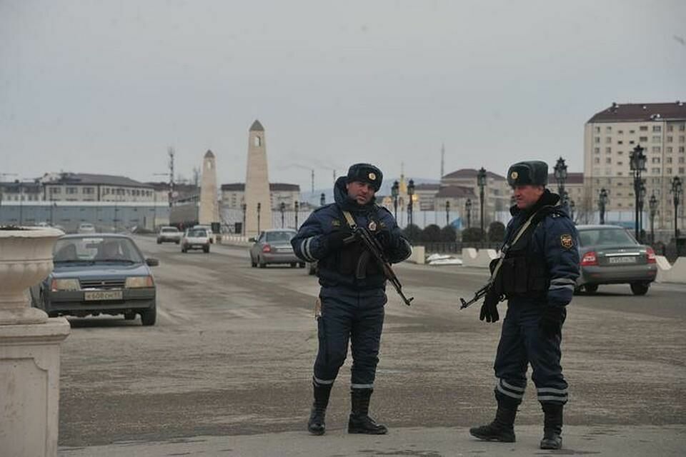 В Чечне полицейские застрелили двух человек, бросивших гранату в патруль