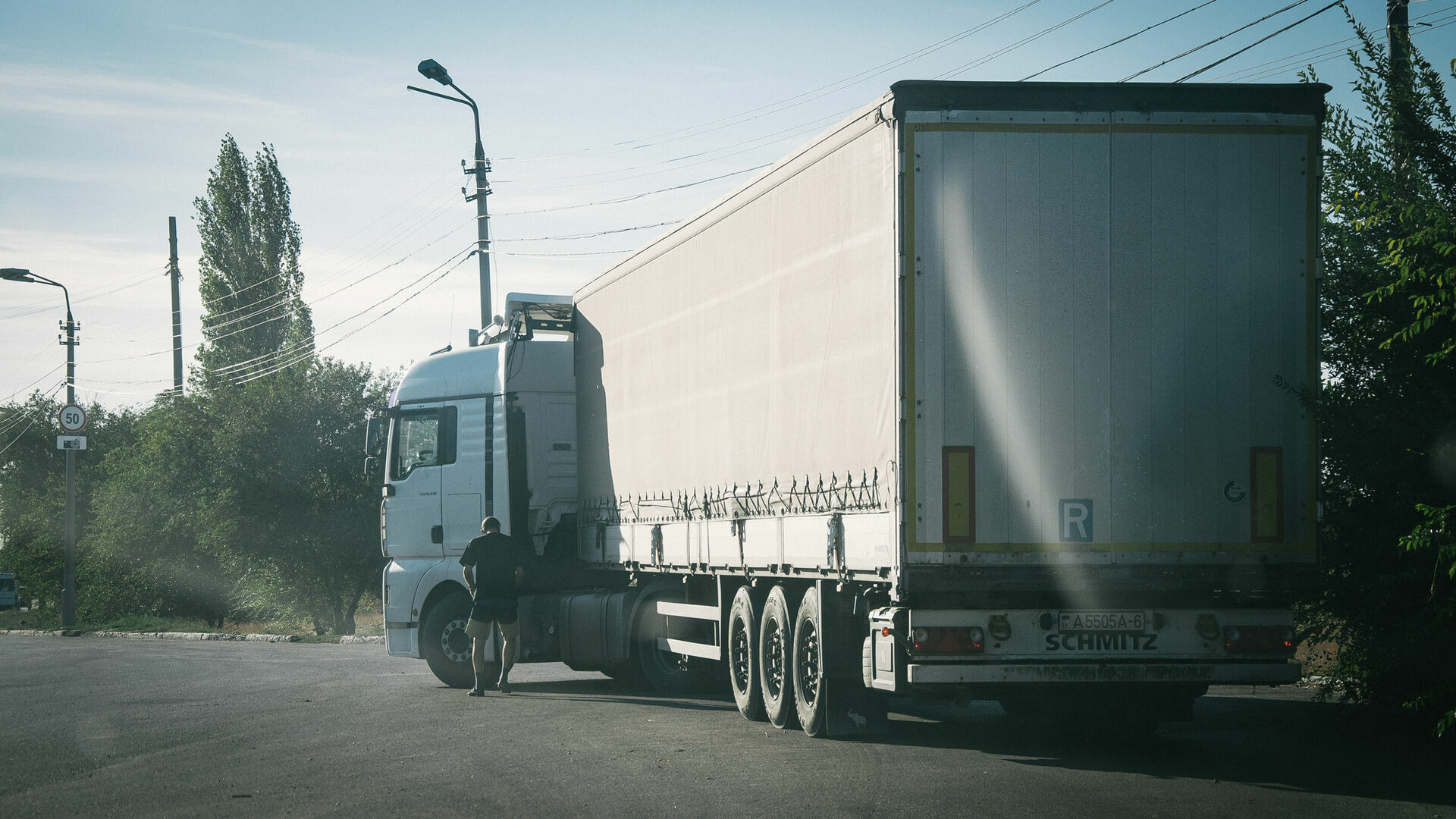 ЕС приостановила пропуск грузового автотранспорта из России и Белоруссии