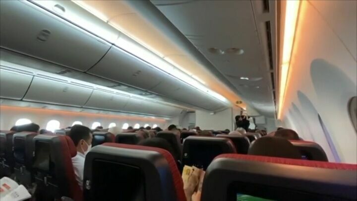 В китайском аэропорту загорелся самолет с 113 пассажирами