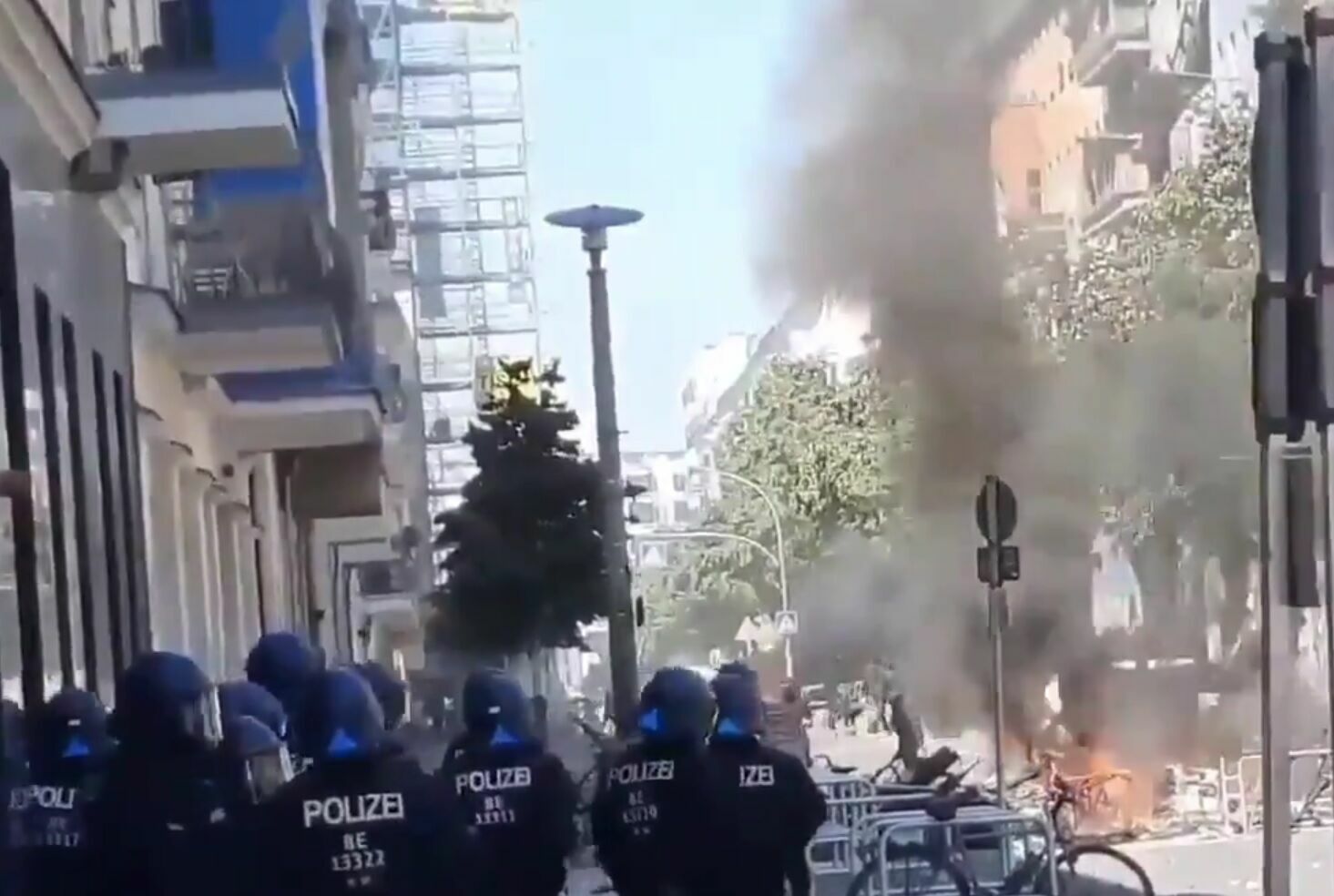 Сквоттеры устроили беспорядки в Берлине: пострадали около 60 полицейских