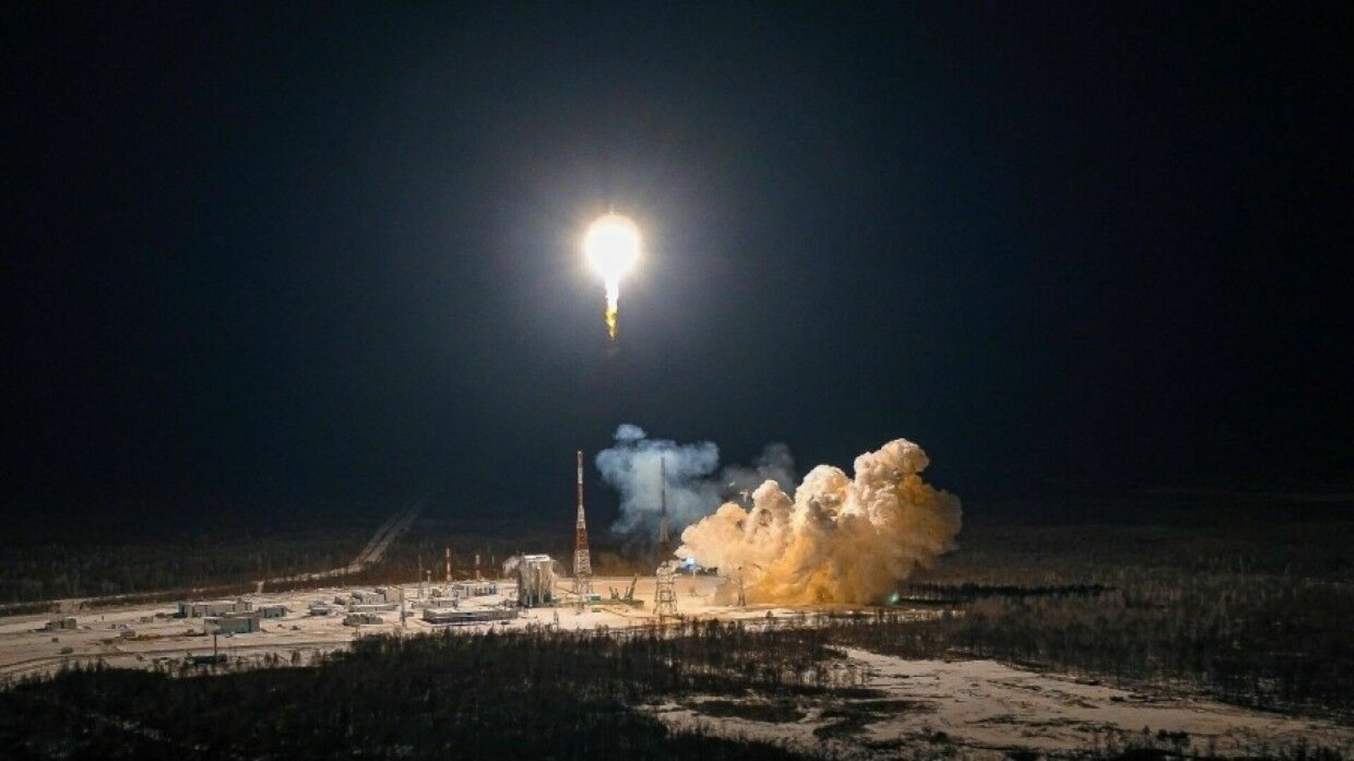 Почему отменили запуск ракеты сегодня. Ракета Роскосмос. Запуск ракеты с космодрома Восточный. Космодром Восточный ракета. Запуск ракеты Роскосмос.