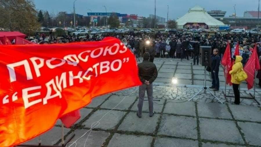 Тольятинский профсоюз "Единство" выступает перед рабочими "АвтоВАЗа" 