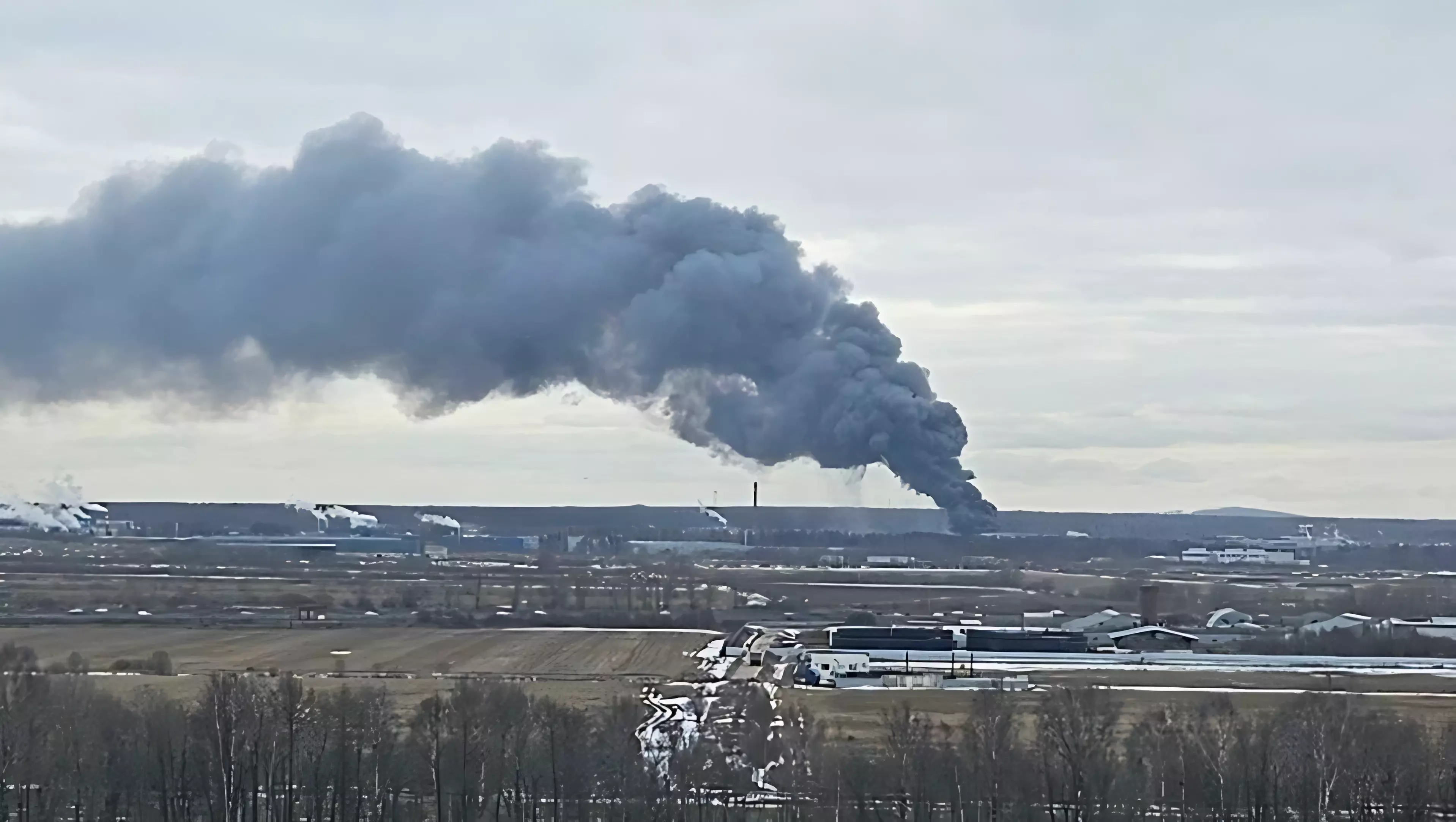 В Санкт-Петербурге разгорелся крупный пожар недалеко от аэропорта «Пулково»