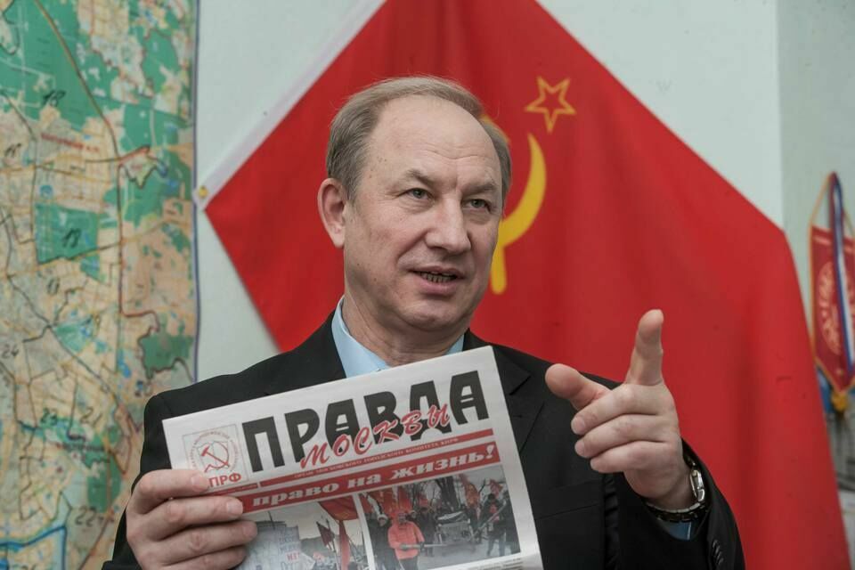КПРФ запретила Рашкину задавать Медведеву "неуместные" вопросы