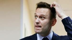 "Долго не задержим!": полиция отпустила Навального