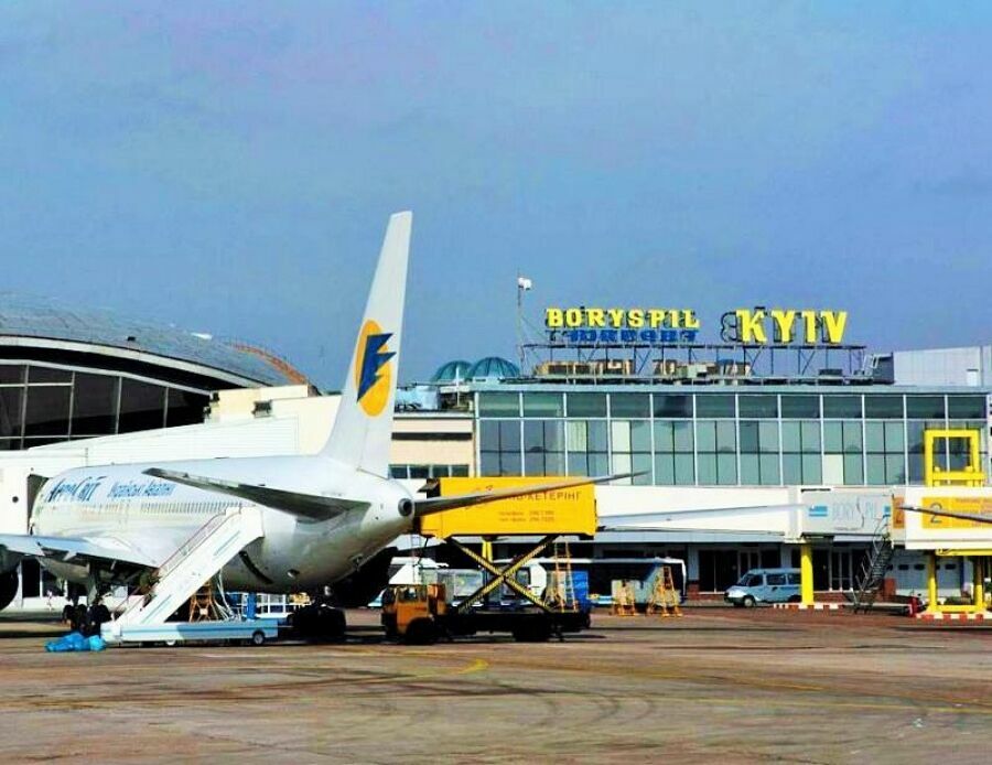 Украина запретила чартерное авиасообщение с Россией