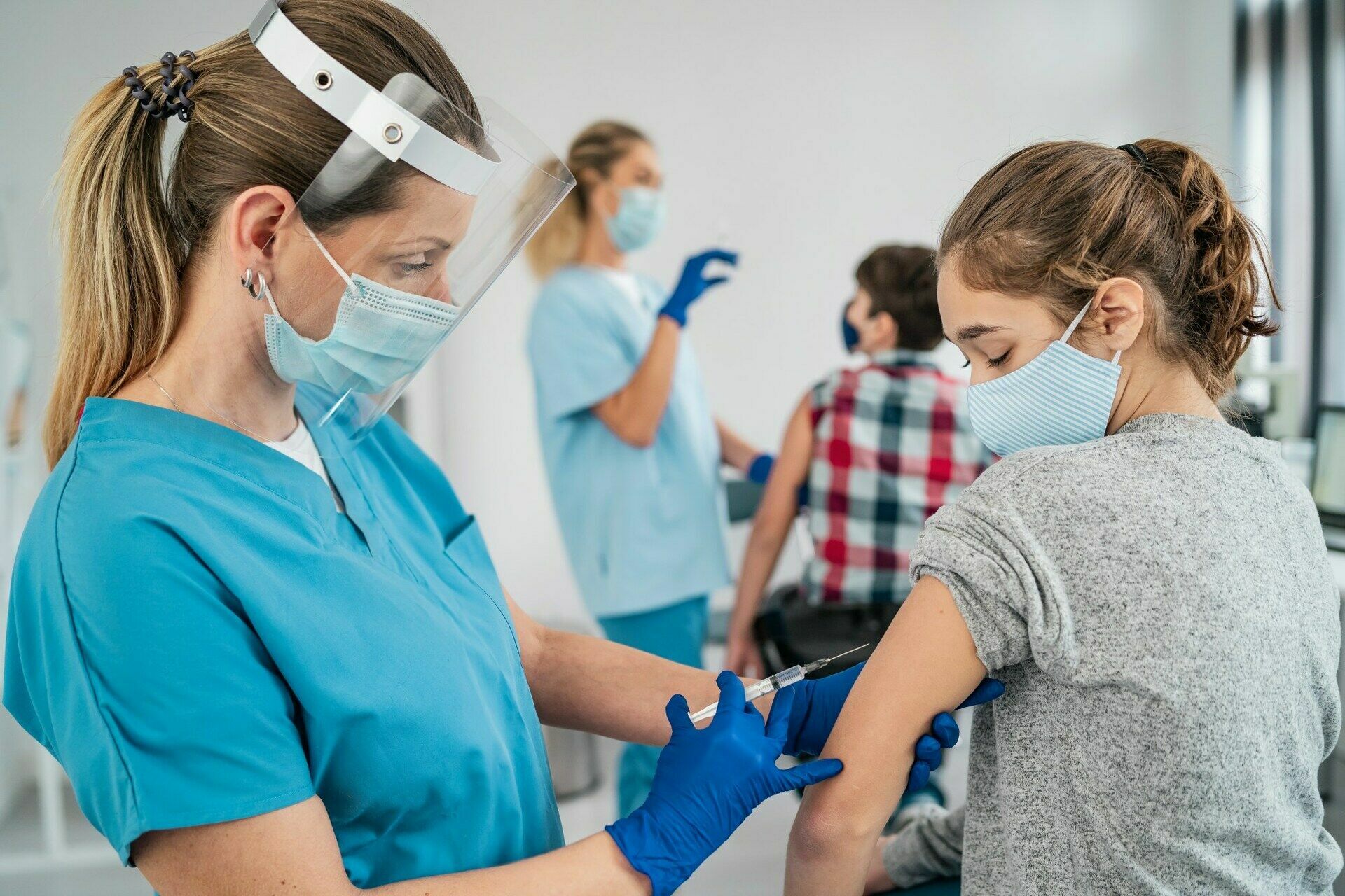 В России разрешили применение вакцины "Спутник М" для подростков