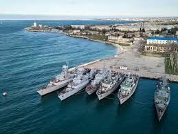 Украина отказалась от своих военных кораблей в Крыму