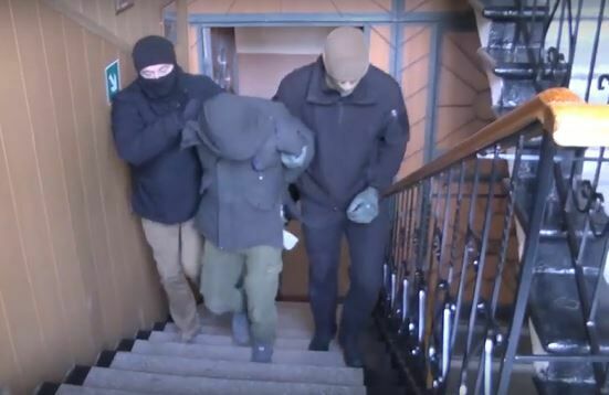ФСБ отрапортовала о задержали военного, шпионившего для Украины