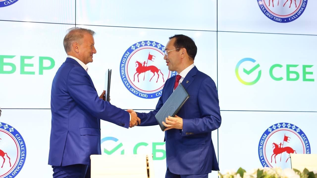 Президент, Председатель Правления Сбербанка Герман Греф и глава Якутии Айсен Николаев заключили соглашение о сотрудничестве в сфере развития технологий искусственного интеллекта.