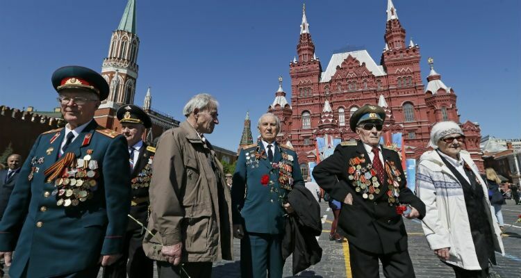 Ветеранов, приехавших в Москву на парад 9 мая без приглашения, отправят в Подмосковье - СМИ