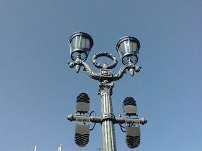 Фонарь с фонариками на Пушкинской площади