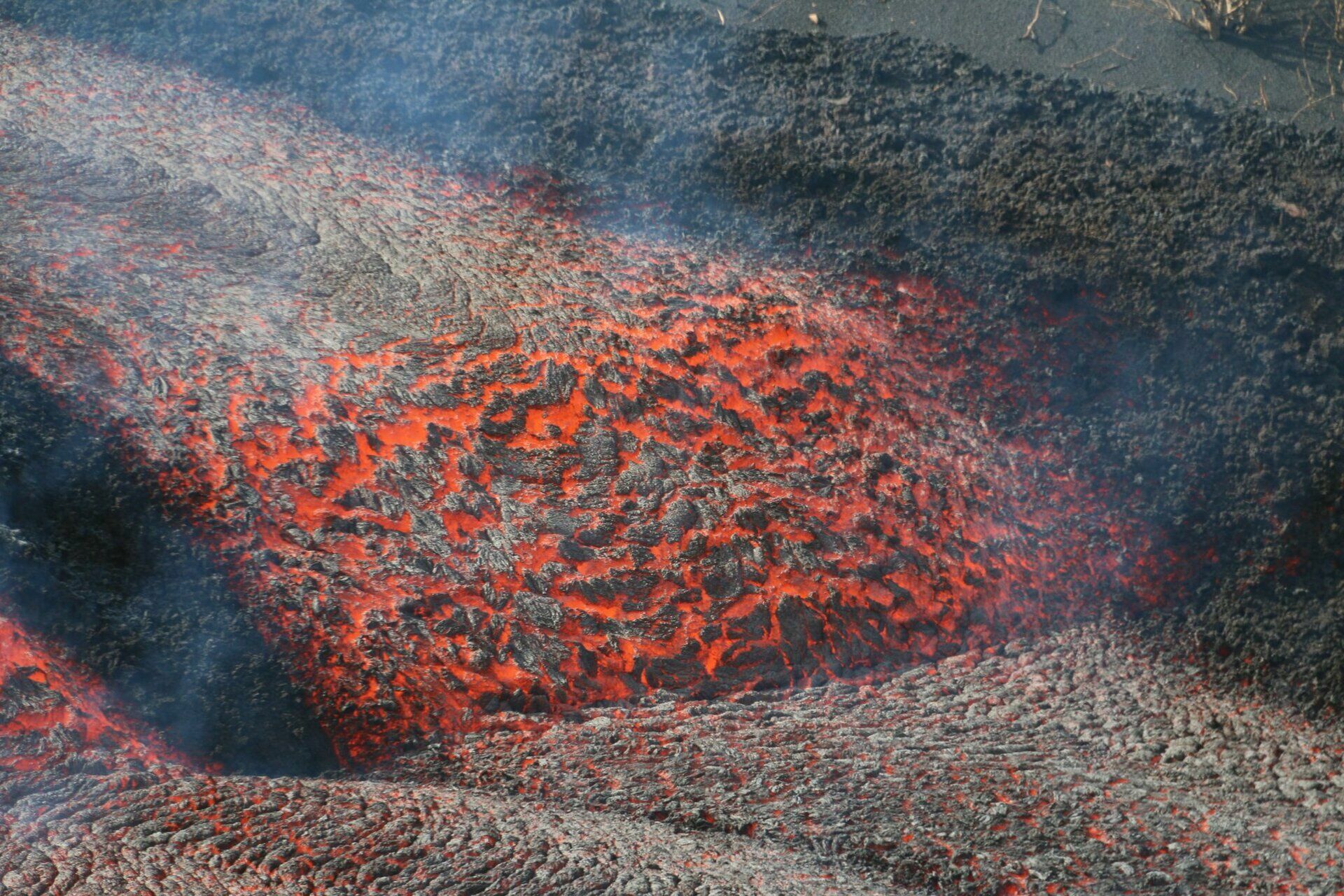 Проснувшийся на Канарах вулкан отравил атмосферу ядами