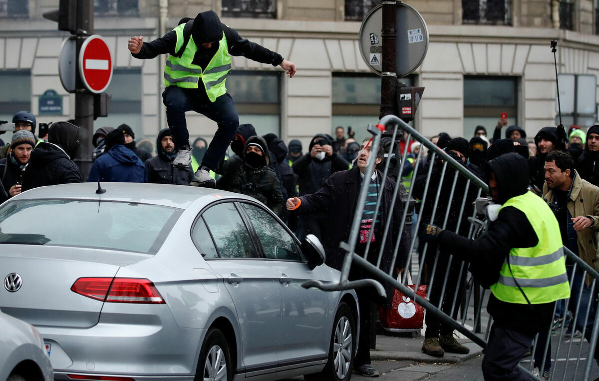 Протесты во Франции возобновились по украинскому сценарию