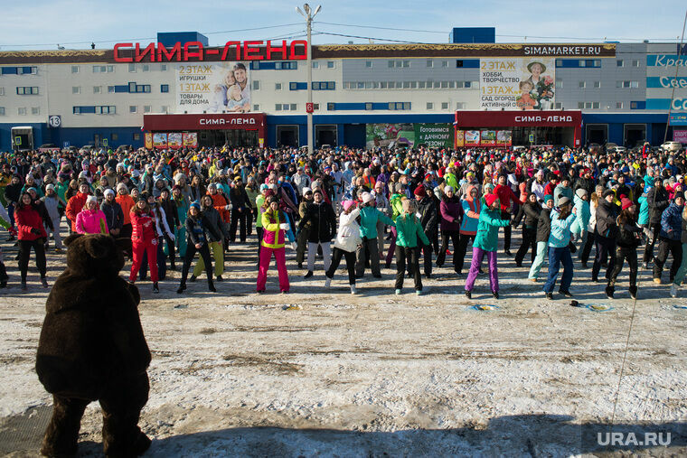 В Екатеринбурге сняли очередной клип с огромной массовкой в поддержку Путина