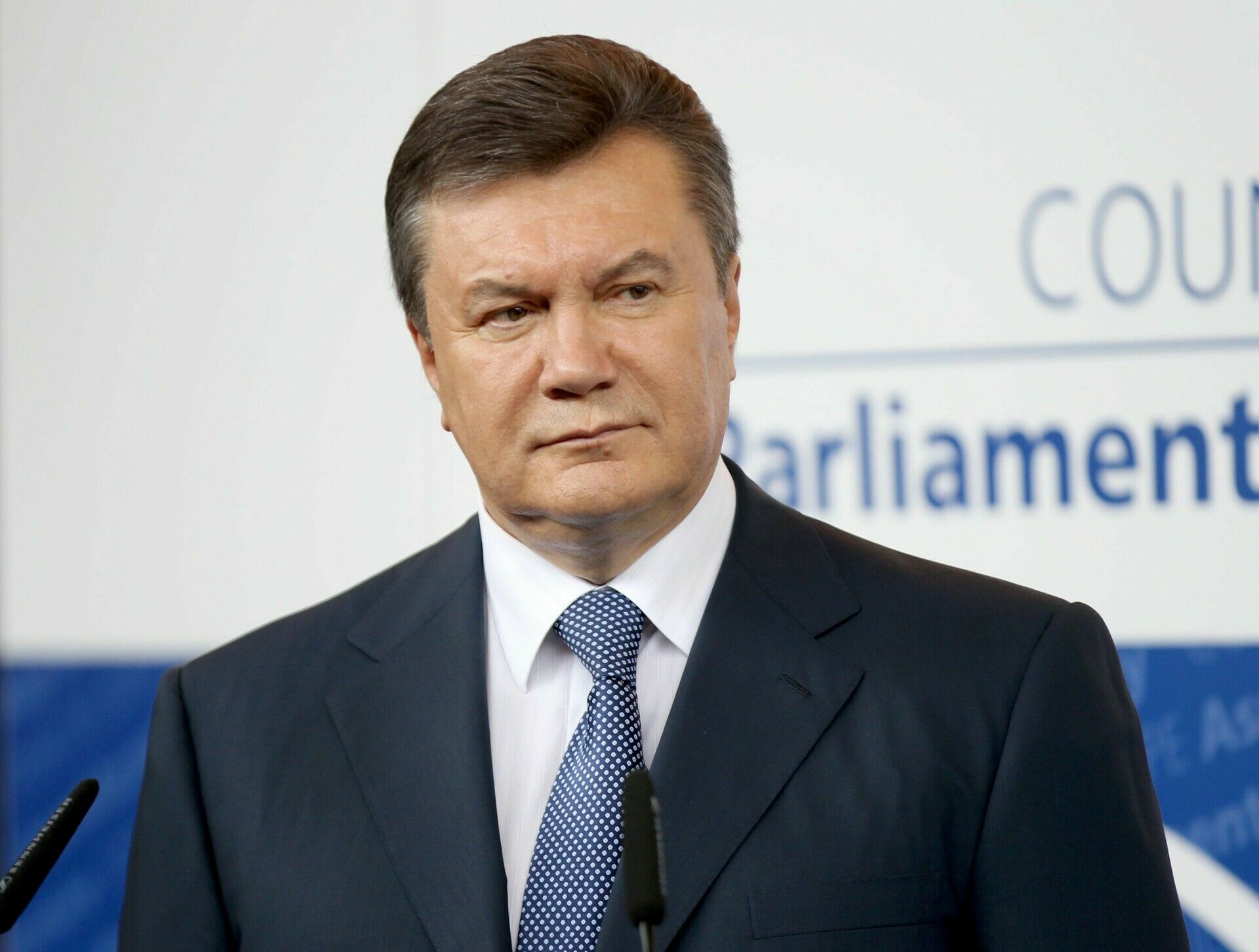 Янукович призвал Зеленского остановить кровопролитие на Украине любой ценой
