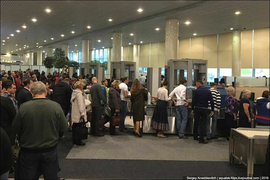 В столичных аэропортах отмечаются массовые задержки рейсов