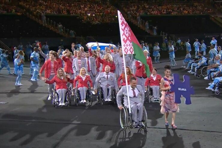 Белорусские спортсмены пронесли флаг РФ в ходе открытия Паралимпиады-2016