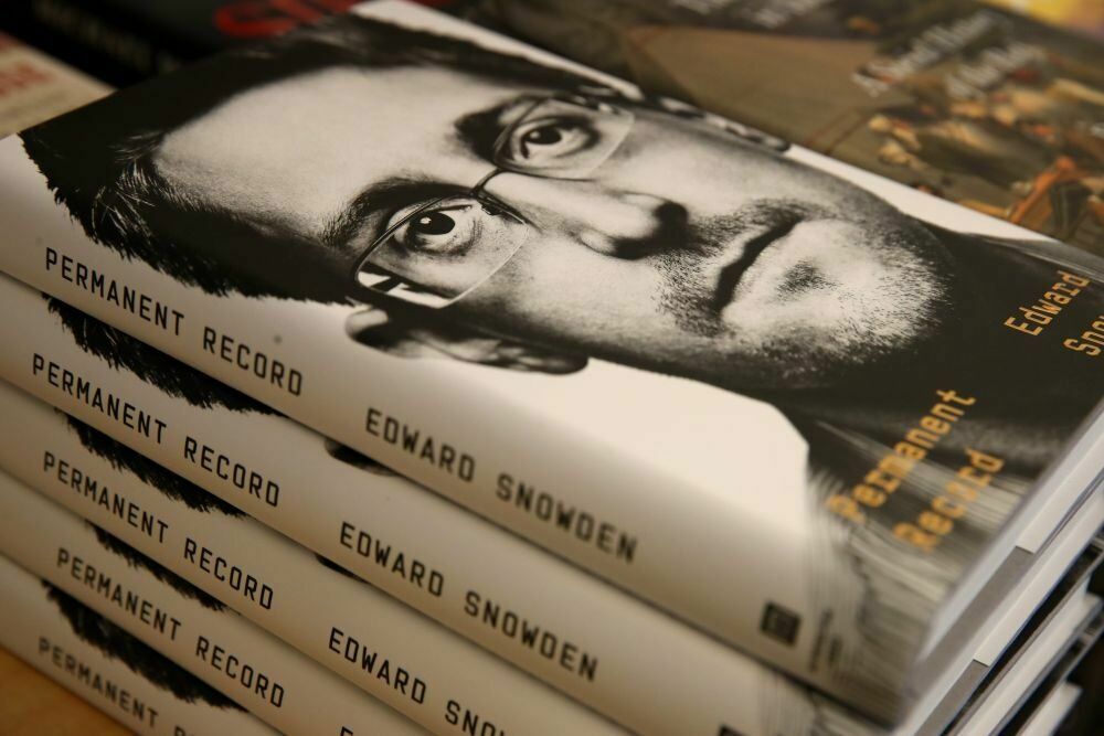 Сноуден выплатит США $5 млн с продажи своей скандальной книги