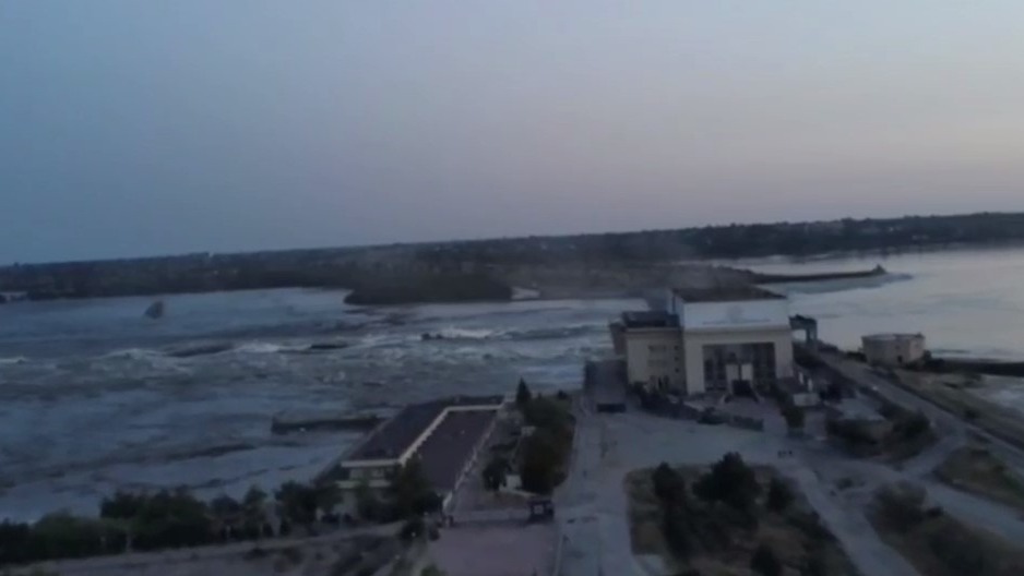 Разрушение дамбы на Каховской ГЭС