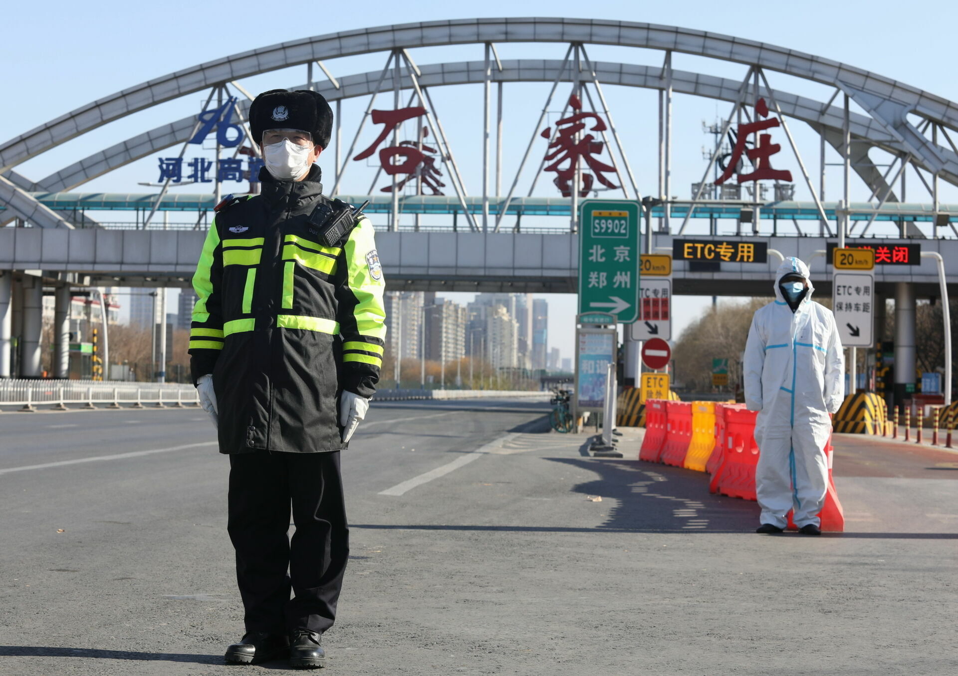 Жителей китайского города Аньян посадили на карантин из-за двух случаев "Омикрона"