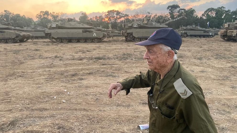 «Я избегал смерти сотни раз». 95-летний израильский резервист опять идет на войну