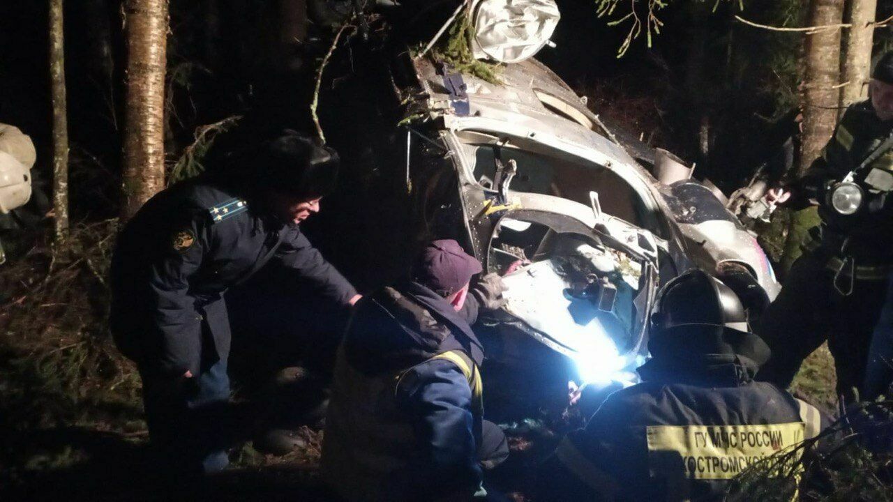 Спасатели обнаружили место крушения вертолета Ми-2 под Костромой