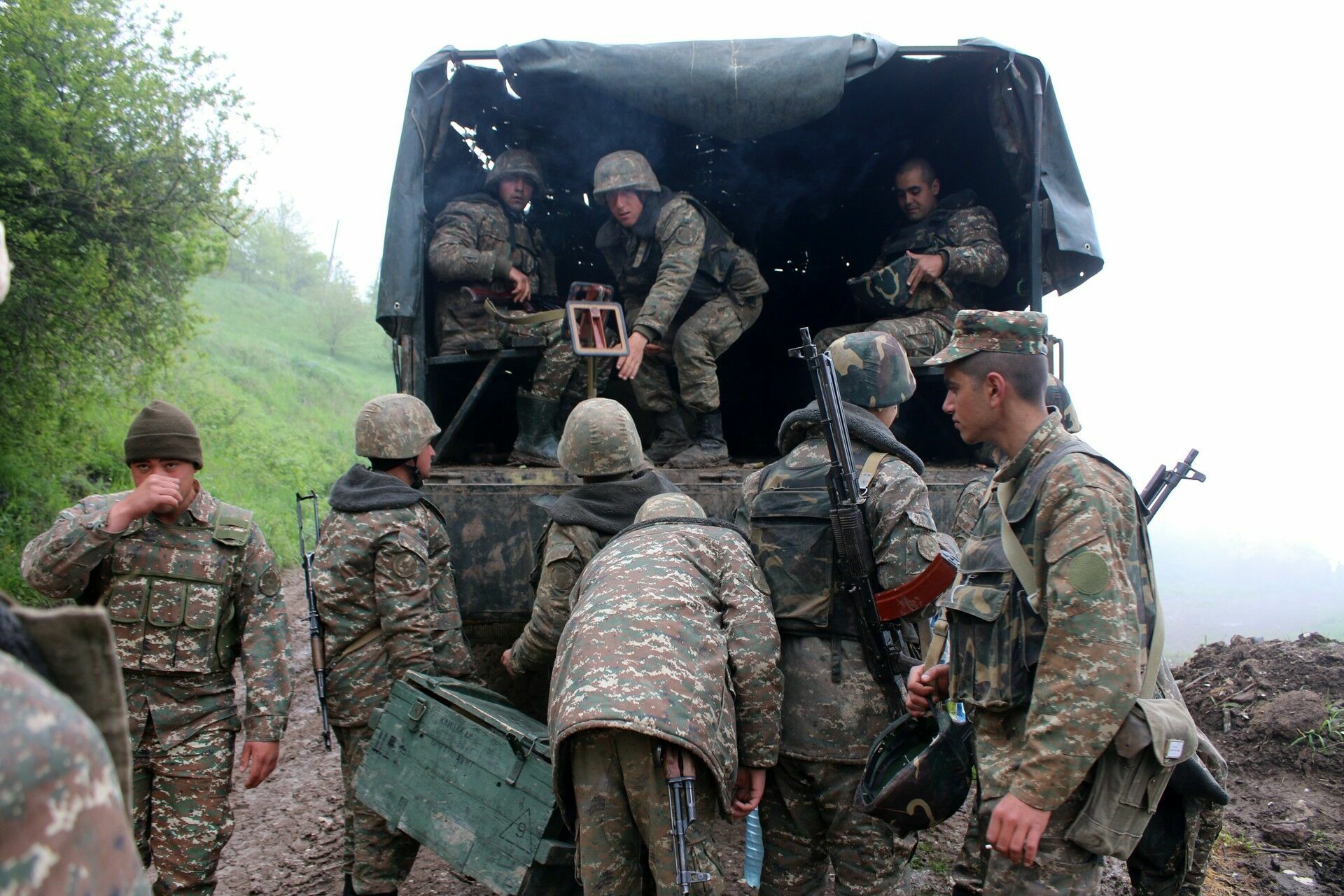 Азербайджан заявил об отступлении армянских войск со всех фронтов