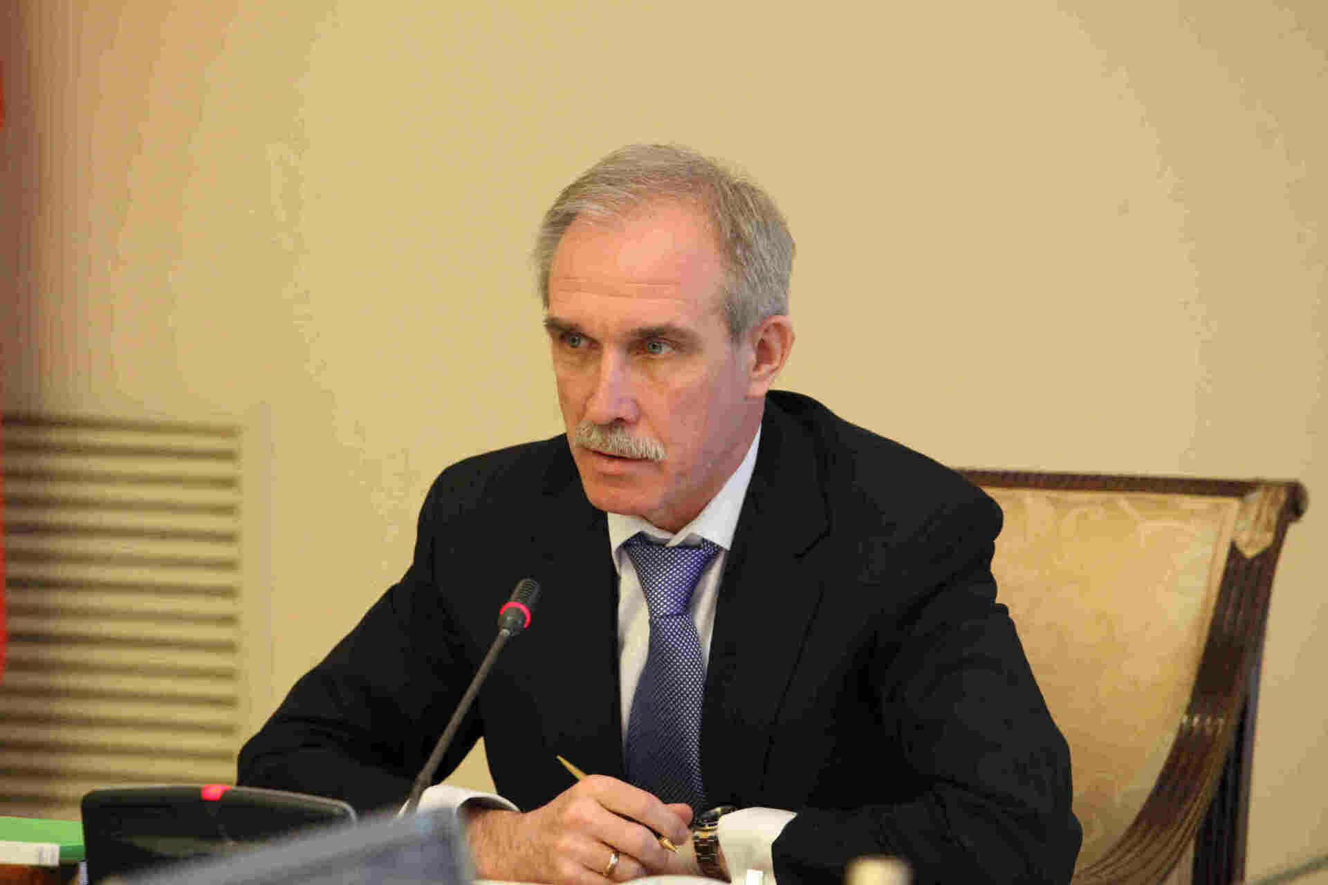 Губернатор Ульяновской области сократил зарплату себе и своим чиновникам