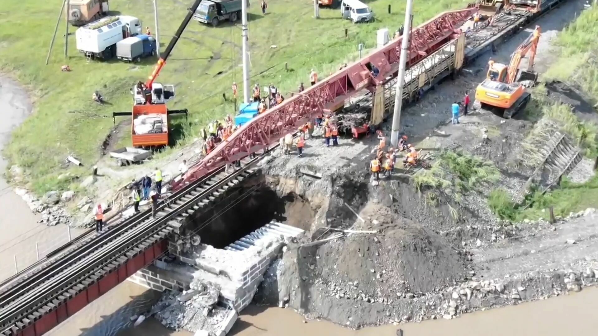 Движение по Транссибу восстановили после ремонта разрушенного моста